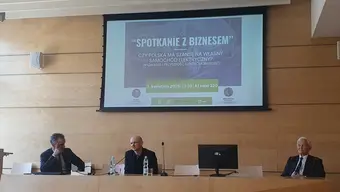 relacja ze Spotkania z Biznesem - zdjęcie przedstawia prelegentów wydarzenia