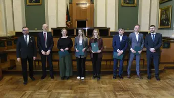 Zdjęcie przedstawia wyróżnionych nauczycieli akademickich w konkursie Najlepsi Dydaktycy