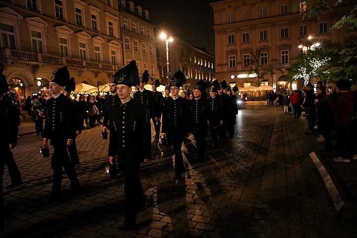 Studenci i Pracownicy w galowych strojach górniczych Barbórka 2024 