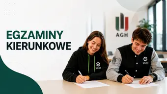 Studenci piszący egzamin