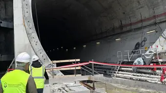 Słuchacze studiów podyplomowych „Górnictwo Podziemne” podczas wyjazdu na budowę tunelu w Babicy