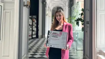 Karolina Drozdowska z dyplomem, studentka kierunku Budownictwo, została laureatką II. Wyróżnienia w Konkursie dla Młodych Inżynierów 2025, organizowanym przez Builder Polska.