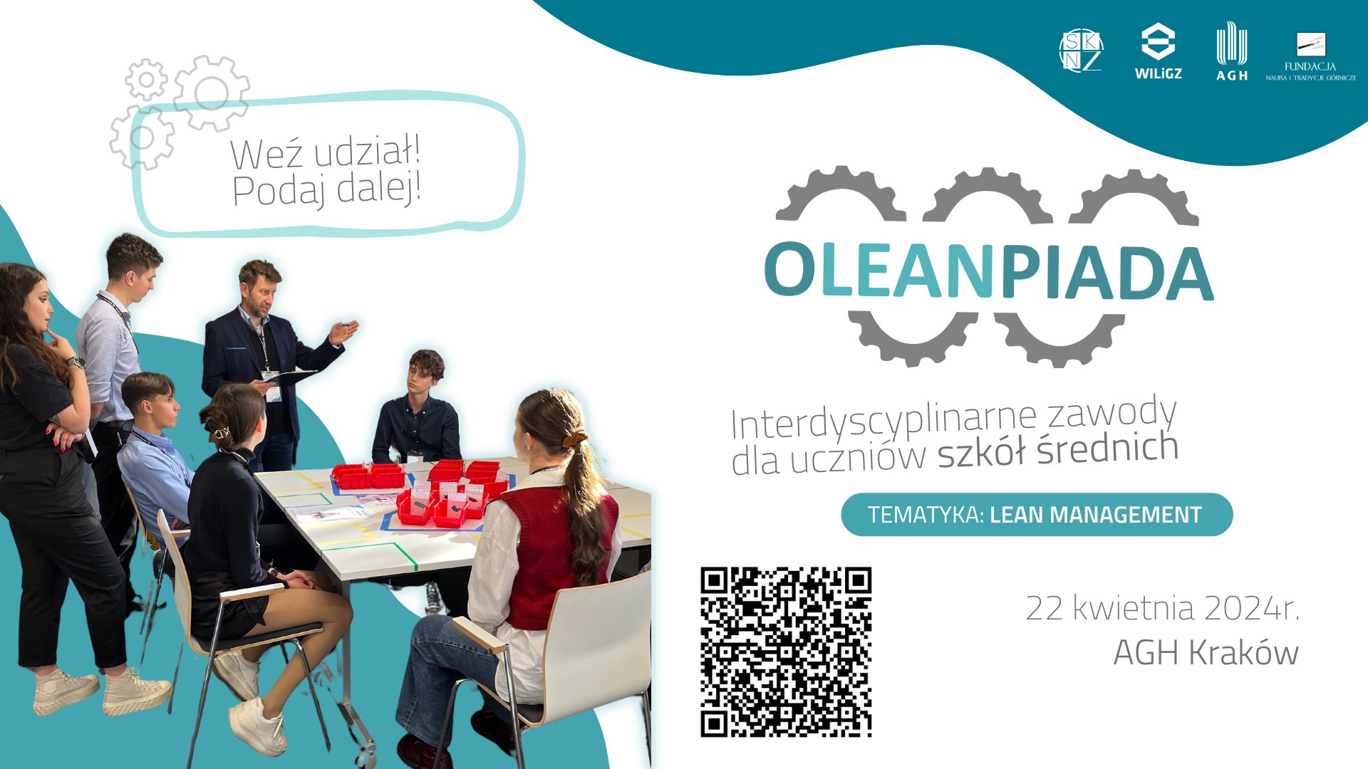 Na zdjęciu widać baner reklamowy Oleanpiady. Po lewej stronie zdjęcia widoczni są licealiście po prawej napis: Oleainpiada.